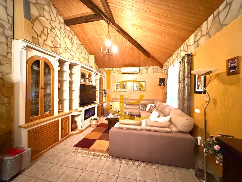 Foto 753cff7b-ba3c-400e-97c6-5dc62a0bd502. Chalet avec cheminée chauffage parking piscine dans Torrejón del Rey