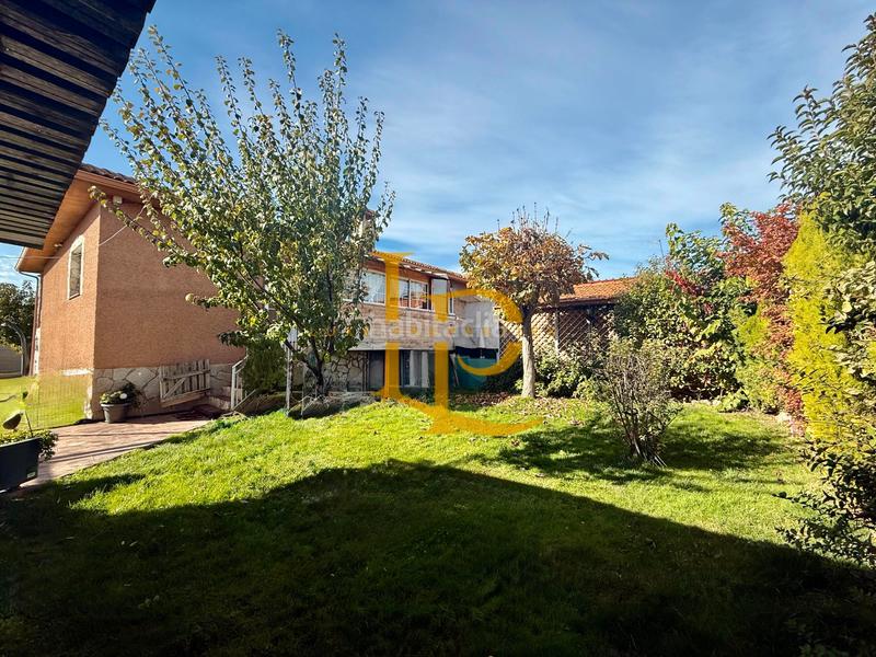 Foto 8e084975-95dd-48ed-b0b7-e516bc0862a1. Chalet avec cheminée chauffage parking piscine dans Torrejón del Rey