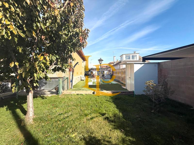 Foto 9d4af592-88a4-4cf7-aee5-65ff57735d99. Chalet avec cheminée chauffage parking piscine dans Torrejón del Rey