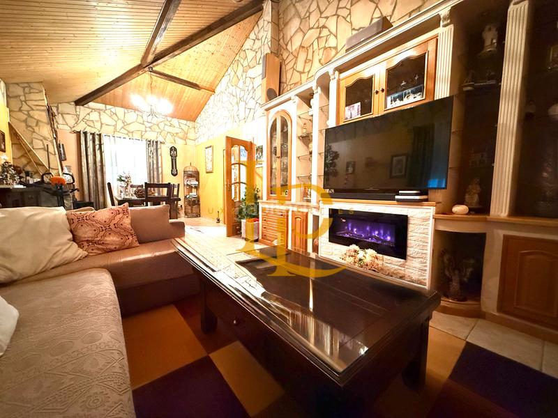 Foto aa4077ed-f122-4c40-9aa9-766dc162677c. Chalet avec cheminée chauffage parking piscine dans Torrejón del Rey