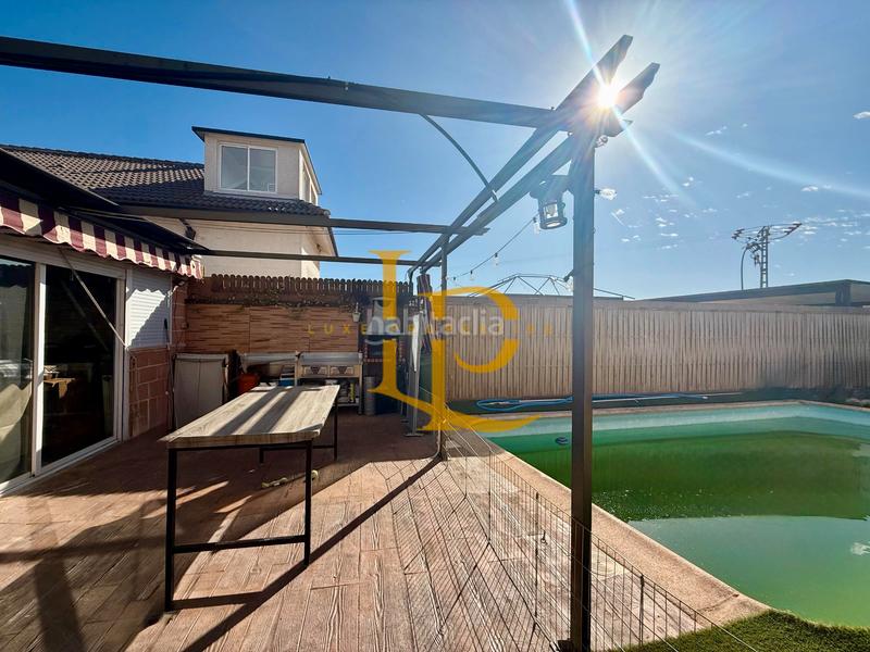 Foto ccb183da-0cbe-4a48-9280-790c1d6b447c. Chalet avec cheminée chauffage parking piscine dans Torrejón del Rey