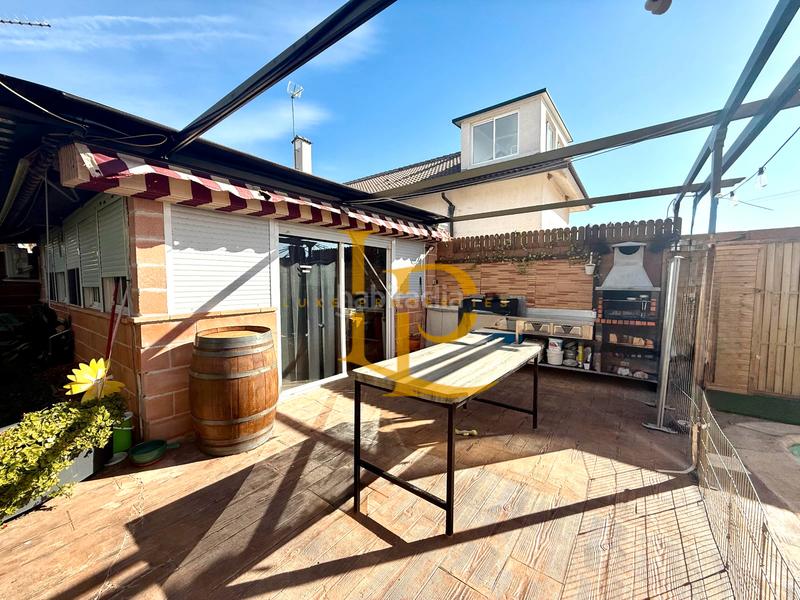 Foto e26ef23b-97e1-40d9-b911-2952b3c4fa0b. Chalet avec cheminée chauffage parking piscine dans Torrejón del Rey