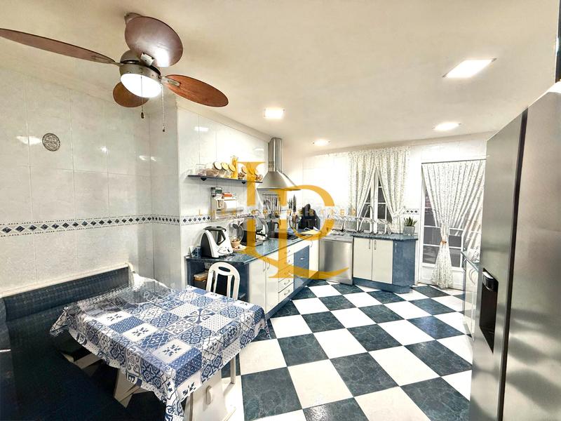 Foto f1978b2f-84e5-41eb-96c9-9af92605a87f. Chalet avec cheminée chauffage parking piscine dans Torrejón del Rey