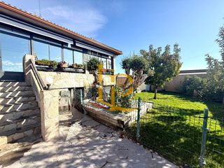 Xalet  Calle r�o segura. Magn�fico chalet independiente de 4habitaciones con parcela y pi