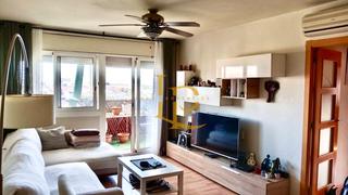 Piso  Carrer de badalona. Piso de 3 habitaciones con balcón en terrassa – luminoso, acoged