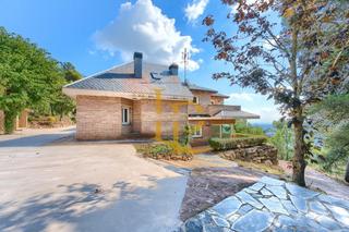 Haus  Carrer del ponent. Magnífica casa reformada en corbera de llobregat con preciosa pi