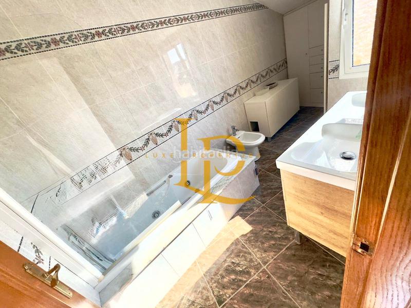 Foto 2d72489e-edd8-47e3-96f6-8bcefd9252d1. Semi detached house with fireplace heating parking in Rubí