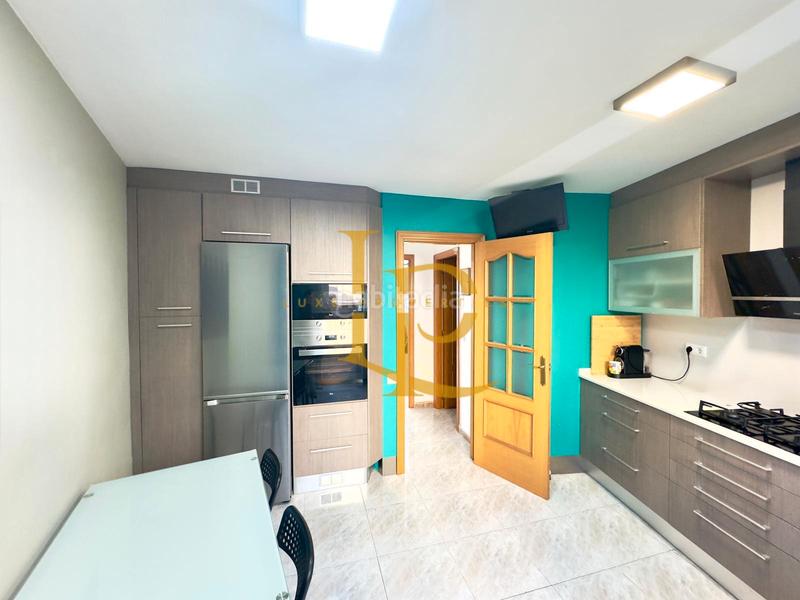 Foto 4f6ccc46-a110-4084-a7b9-b1f02243d28b. Semi detached house with fireplace heating parking in Rubí