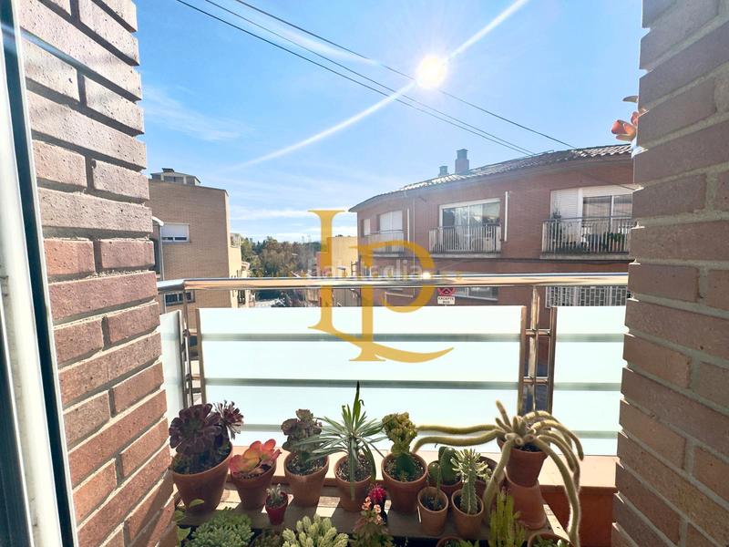 Foto 61e4bd81-286e-4a40-bda2-2ba2831fcf7a. Semi detached house with fireplace heating parking in Rubí