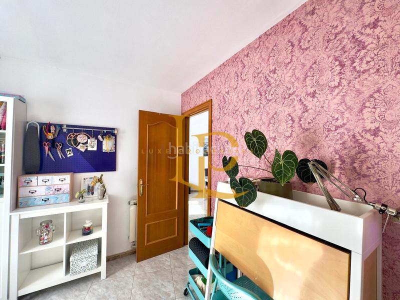 Foto 72b1430f-bdb3-4873-877d-4dfa2f69012c. Semi detached house with fireplace heating parking in Rubí