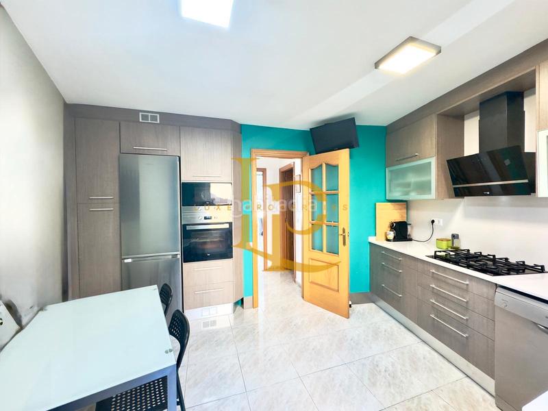 Foto 82eaa0e5-645e-4356-93e7-02cf9b136a3f. Semi detached house with fireplace heating parking in Rubí