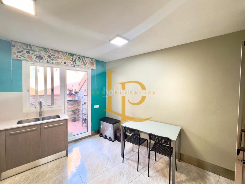 Foto 8c568785-d0ba-40b5-9553-f7b5e2740a2e. Semi detached house with fireplace heating parking in Rubí