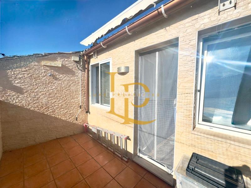 Foto abec7e03-6baa-4a40-a001-0d267300ece5. Semi detached house with fireplace heating parking in Rubí