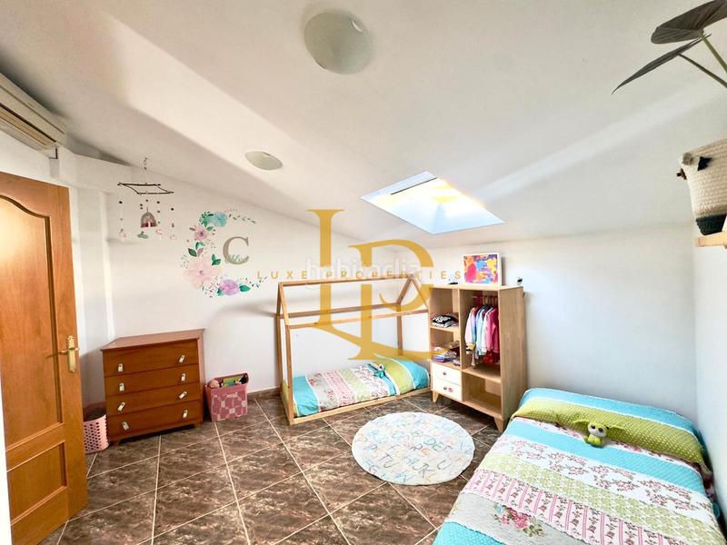 Foto b6585513-3030-43b4-a44a-d4693358570f. Semi detached house with fireplace heating parking in Rubí