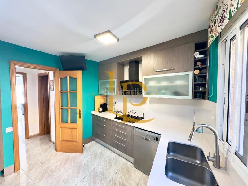 Foto bf78958e-8c2e-403f-b01c-6b75d68ec167. Semi detached house with fireplace heating parking in Rubí