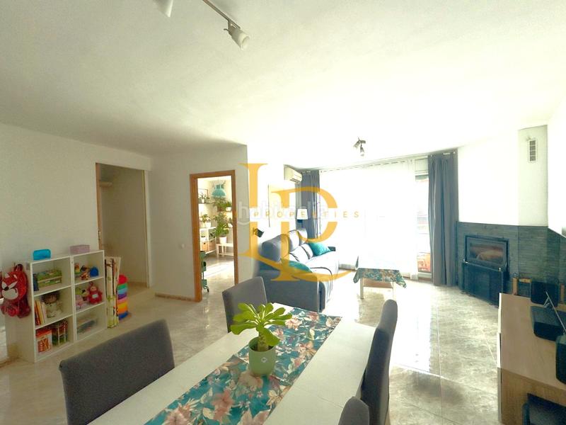 Foto d351d24d-eada-48c1-8f31-77aada222827. Semi detached house with fireplace heating parking in Rubí