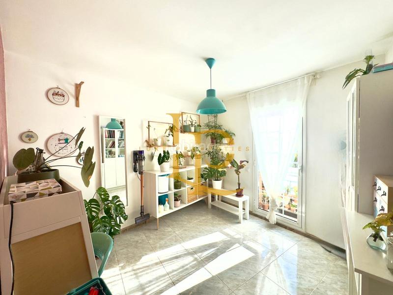 Foto d8ecb74b-7a9b-4750-9205-bf6730bd31b0. Semi detached house with fireplace heating parking in Rubí