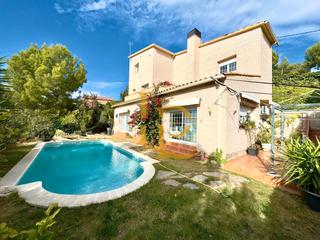 Haus  Camí de les martines. Espectacular casa invertida con jardín, piscina salina y vistas