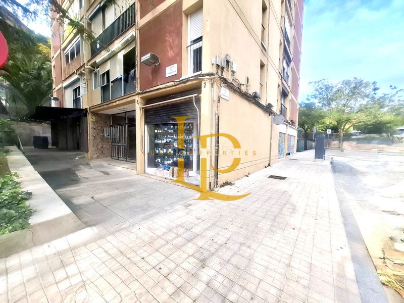 Foto f89be1b3-3d9e-437d-b286-53cc345f8457. Local comercial amb calefacció a Montbau Barcelona