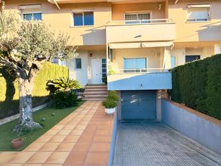 Maison jumelée à Olesa de Montserrat. Preciosa casa adosada con terraza, garaje y vistas a montserrat