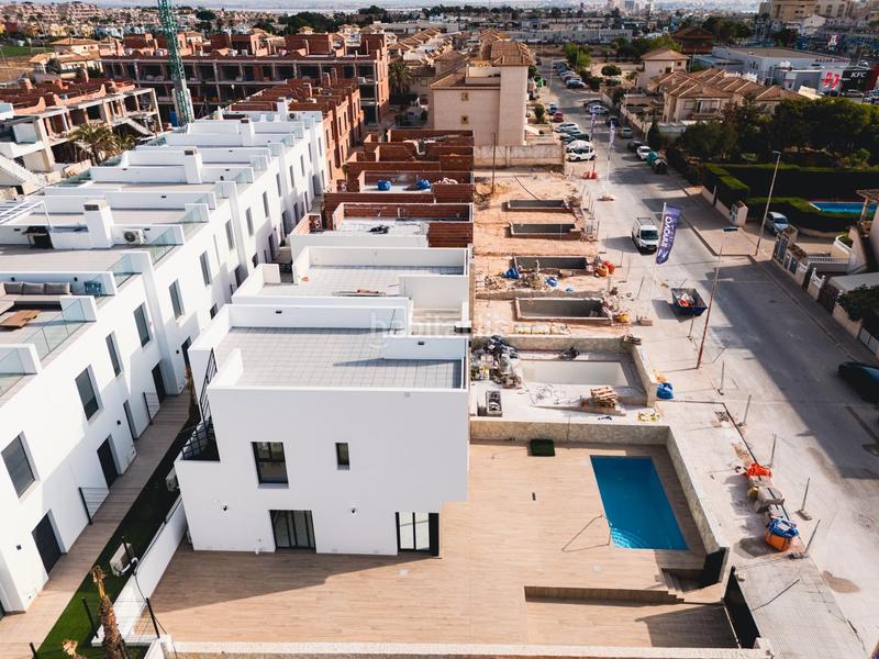 Foto 66df13c9-56db-463e-8d93-65a9c3cb0997. Chalet with parking pool in Zeniamar - Horizonte - La Campana Orihuela