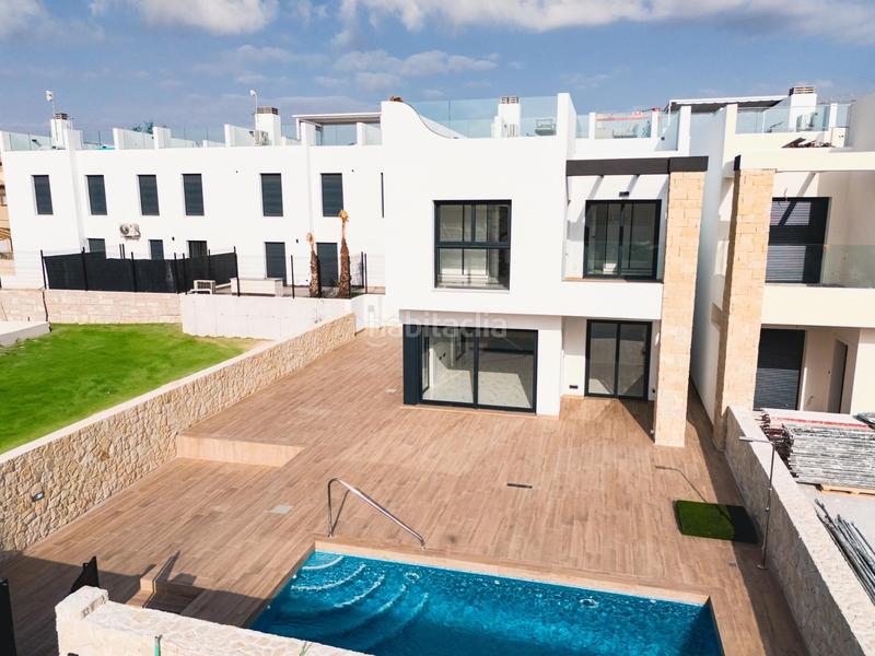 Foto cb8947af-8682-4e62-b78c-7fb2faff4242. Chalet with parking pool in Zeniamar - Horizonte - La Campana Orihuela