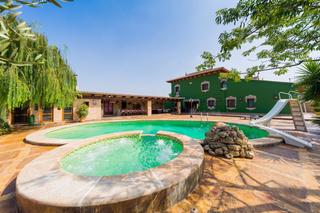 Mas à Almoradí. Casa villa con terreno en almoradi
