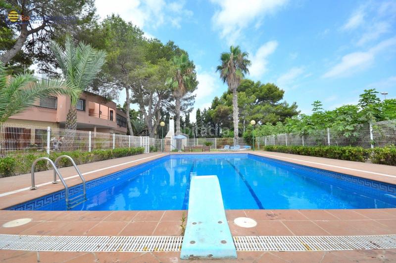 Foto de609840-4f44-4f31-bbc1-aee5abfbd2d8. Chalet en calle diseminados 81 extraordinaria villa en los balcones en Torrevieja