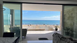 Chalet in Los Europeos. Espectacular villa a pie de playa, la mata