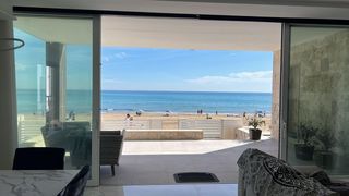 Chalet en Los Europeos. Espectacular villa a pie de playa, la mata