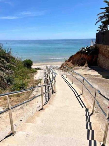 Foto e07cc834-1318-4741-89cc-df2246fad82c. Chalet en Campoamor Orihuela