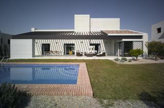 Xalet a Jerónimo y Avileses. Elegantes villas independientes con piscina privada en peraleja