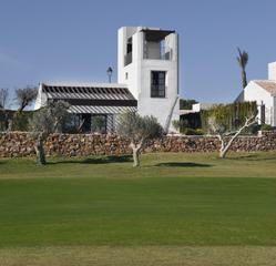 Chalet en Jerónimo y Avileses. Elegantes villas independientes con piscina privada en peraleja