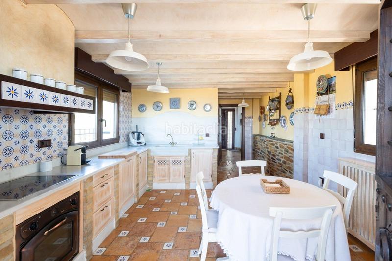 Foto 17fe1251-83cf-4607-807a-f690912bebea. Chalet with pool in Altos de la Zubia Zubia (La)