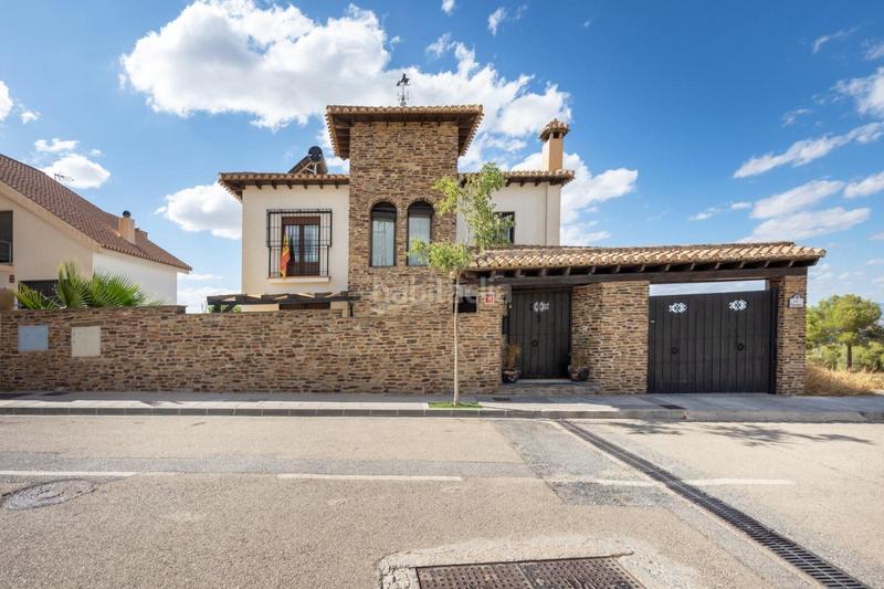 Foto 85de7b24-49a4-41c6-8356-fb77a36a73fa. Chalet with pool in Altos de la Zubia Zubia (La)