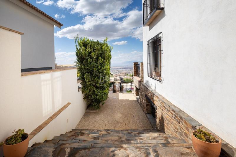 Foto bcc5e5ef-1774-4586-98cf-b97e7e714383. Chalet with pool in Altos de la Zubia Zubia (La)