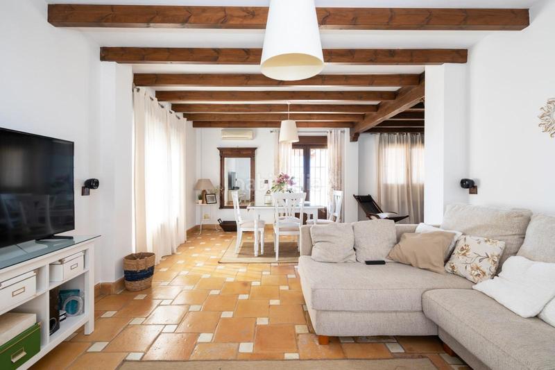 Foto c73ce62f-057a-4b43-9bf0-abad67768ab1. Chalet with pool in Altos de la Zubia Zubia (La)