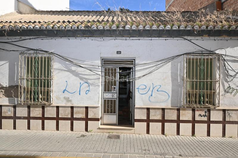 Foto 6acd9c0d-ee3a-4068-9e6b-62717aaabc33. Casa adosada casa para reformar o para derribar de 175 metros de superficie !!! en Maracena