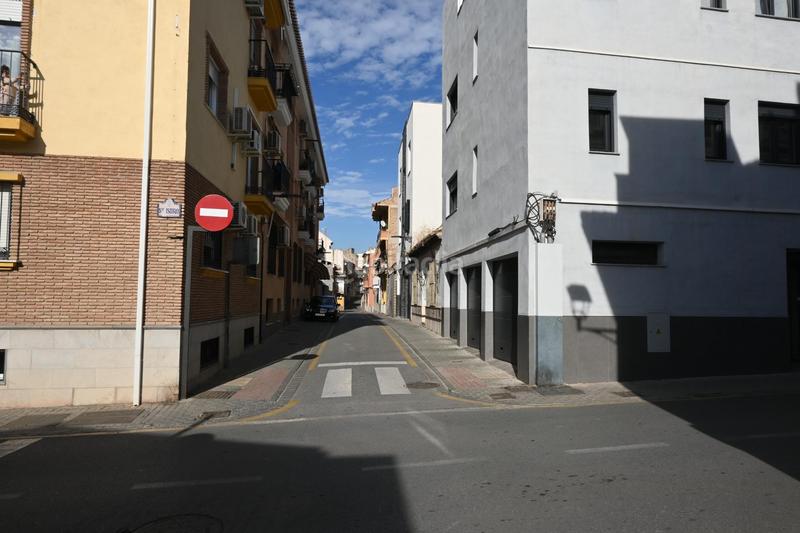 Foto c7e81b87-f5b9-42f0-a827-b97610eae76e. Casa adosada casa para reformar o para derribar de 175 metros de superficie !!! en Maracena
