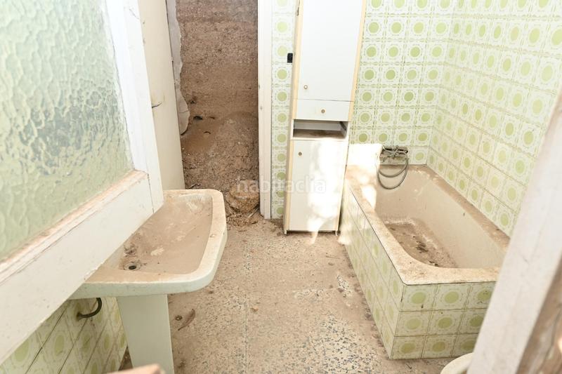 Foto fa637827-5e5a-4086-a6d5-f60362fa7e0b. Casa adosada casa para reformar o para derribar de 175 metros de superficie !!! en Maracena