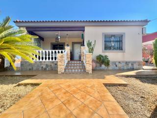 Chalet en Los Balcones-Los Altos. Encanto mediterráneo en los balcones, torrevieja