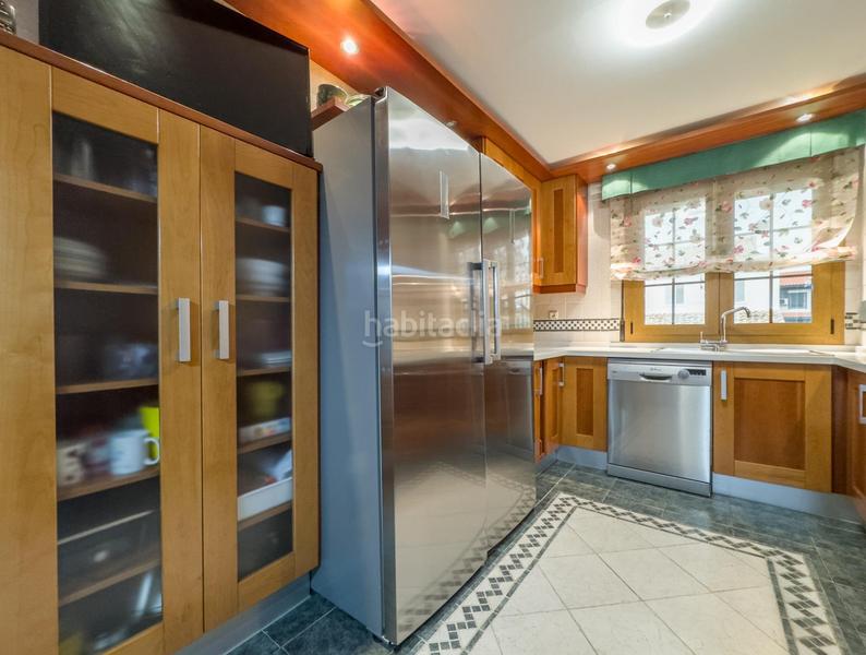 Foto 2f60f5c8-e3c7-4567-88a0-86270b733141. Casa en calle la rioja chalet pareado en las gabias. para entrar a vivir. en Gabias (Las)