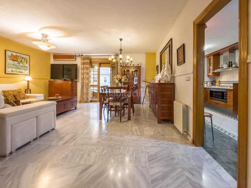 Foto f787abdf-0991-4499-8344-f7851cdba6a4. Casa en calle la rioja chalet pareado en las gabias. para entrar a vivir. en Gabias (Las)