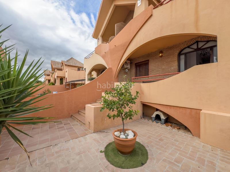 Foto f9e99da8-410b-4526-88b3-2ac9568cbcd9. Casa en calle la rioja chalet pareado en las gabias. para entrar a vivir. en Gabias (Las)
