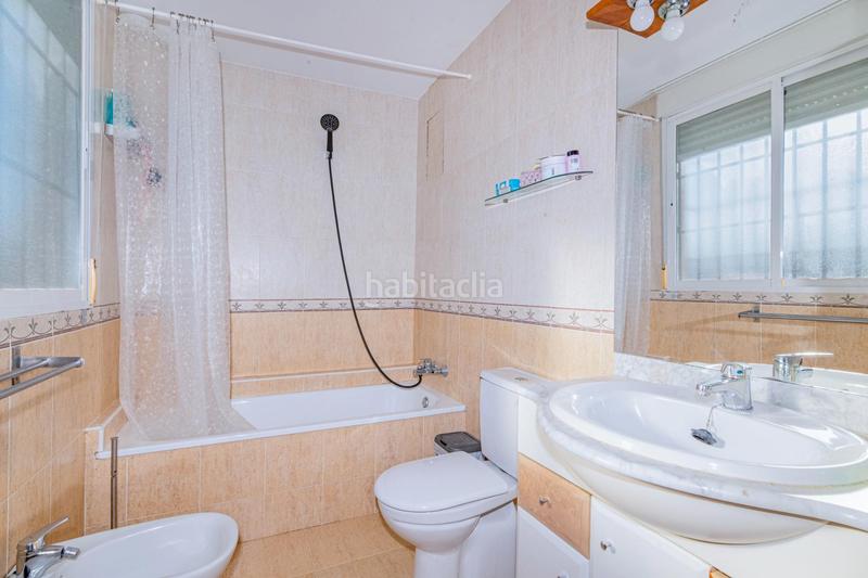 Foto b8641b1c-e5f0-4958-a6fd-bef2e43aee1f. Casa pareada en calle vendimia en Huétor Vega