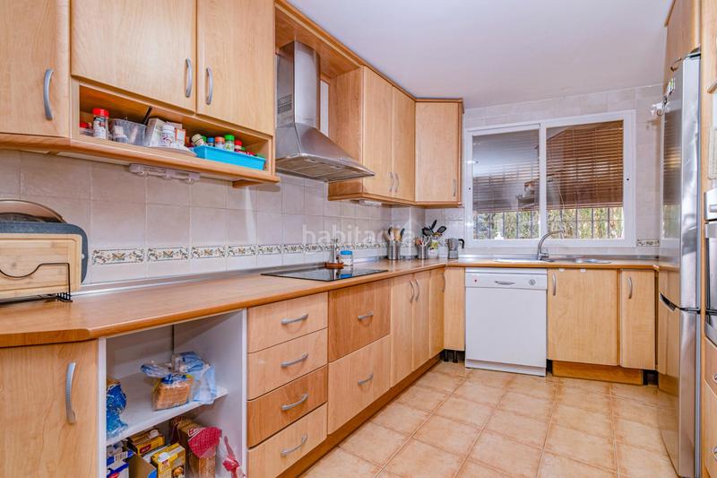 Foto f16bea2c-c071-48d8-ac85-47b735f69d3e. Casa pareada en calle vendimia en Huétor Vega