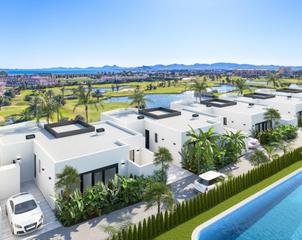 Chalet en Las Lomas de Rame-Bahía Bella. Residencia de nueva construcción en primera línea del campo de g