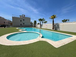 Maison  Calle salonica. Bungalow planta baja en pilar de la horadada zona pueblo latino