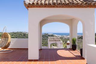 Doppelhaus in Valle Romano Golf. Modernas viviendas mediterráneas con vistas al mar y al golf en