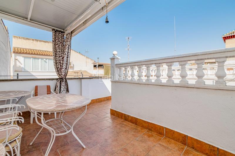 Foto 64ba80f0-0509-4825-971f-5ecc74ff1b35. Piso amplio piso en el centro con terraza, garaje y 3 trasteros. en Maracena